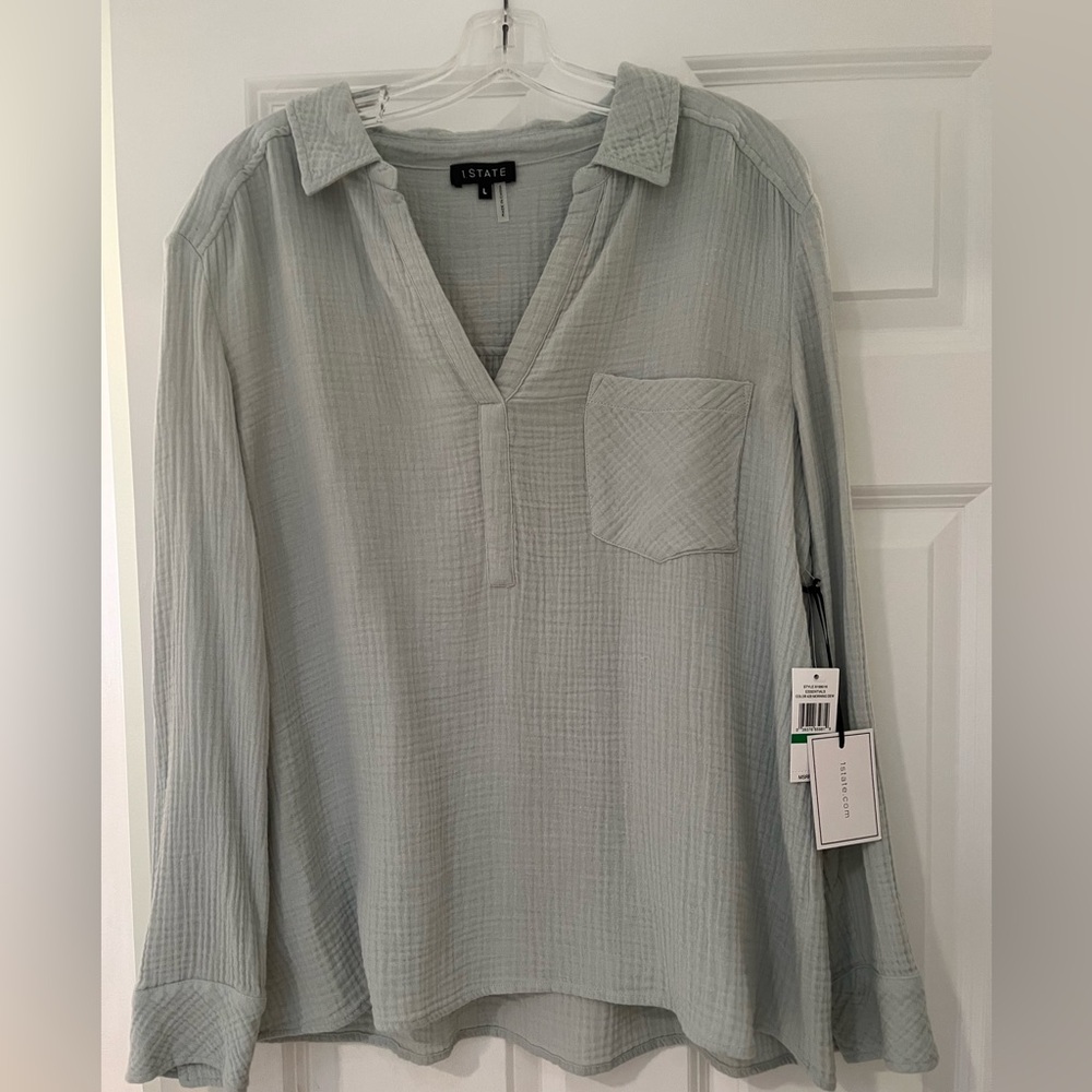 1.State Women’s Top Size Large Light Green NWT